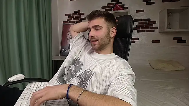Chat +18 de KyloEast ao vivo