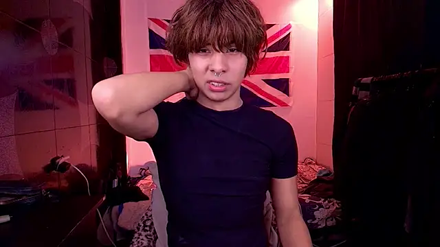Aronn_44 Adlı Modelin Canlı XXX Sohbeti