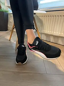 FeetVibe Adlı Modelin Canlı XXX Sohbeti