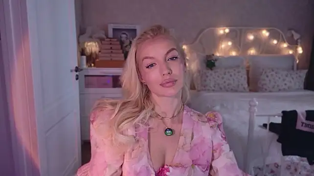 MauiBee élő XXX-chatje