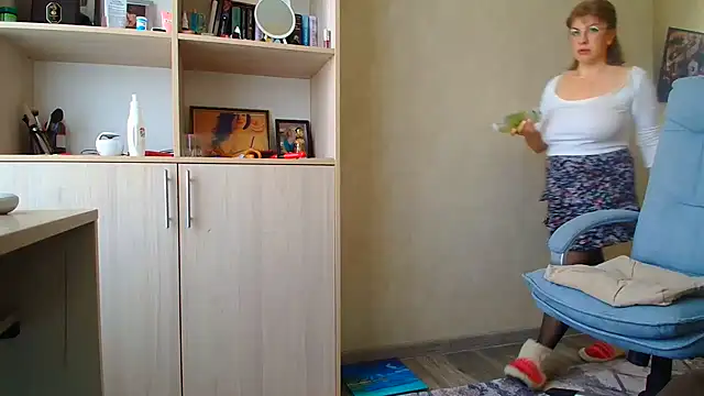 Brionia 现场XXX聊天