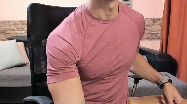 HotHunkTrainer live XXX chat