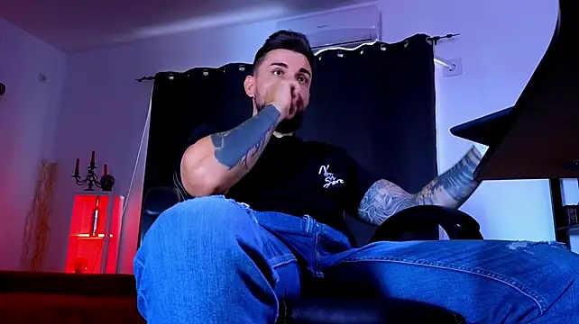 MightyAaron66 Live XXX-Chat