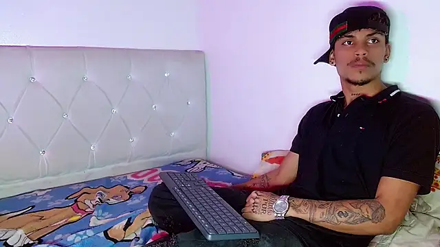 Angel_foxc13 élő XXX-chatje