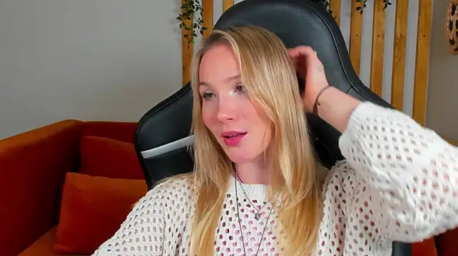 ElaraVoltage live XXX chat