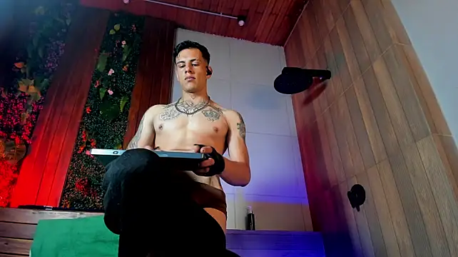 Pokazy przed kamerką – Dustin_Sonne