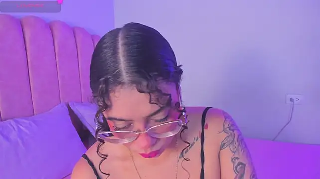 Chatroom XXX en direct de antonelllepiercee