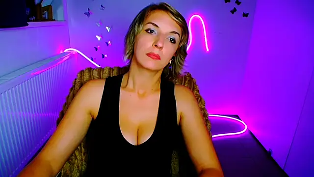 Lana_Foxyy Chat XXX in diretta
