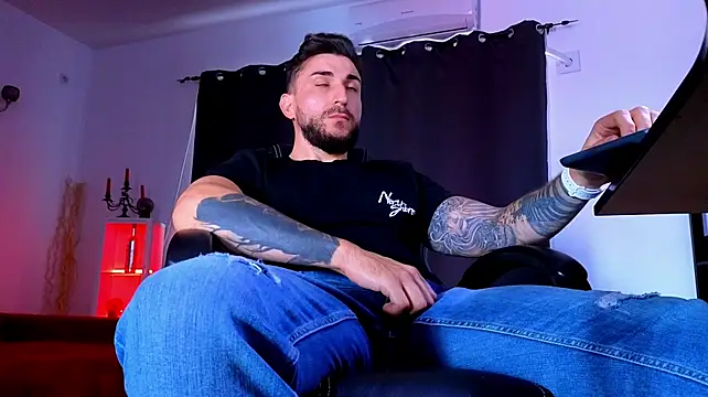 MightyAaron66 – Naživo XXX chat
