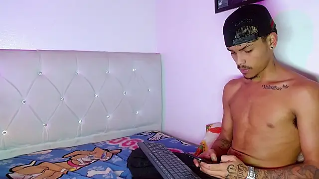 Angel_foxc13 élő XXX-chatje