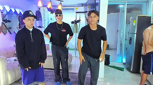 Houseofwarrios Adlı Modelin Canlı XXX Sohbeti