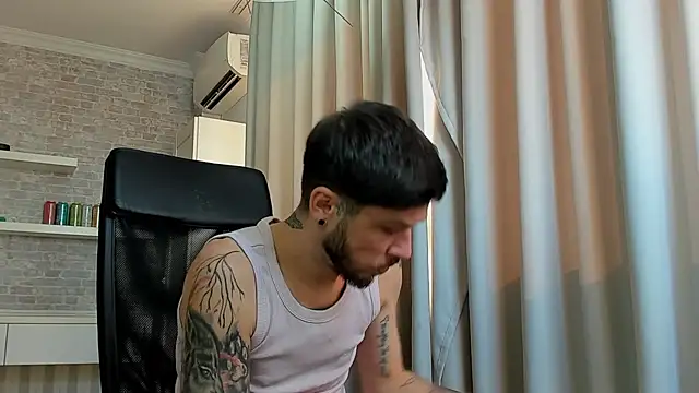 JonahShaw Adlı Modelin Canlı XXX Sohbeti