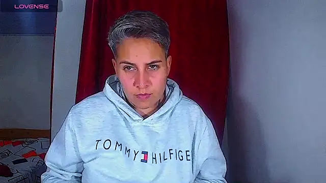 Chat XXX en directo de Yessi_rousse