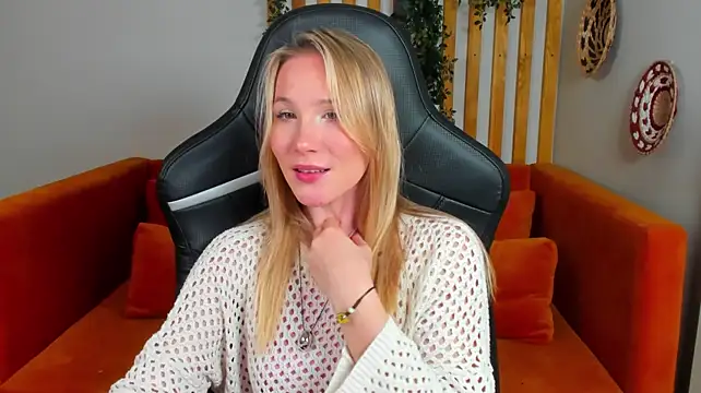XXX chat uživo modela ElaraVoltage