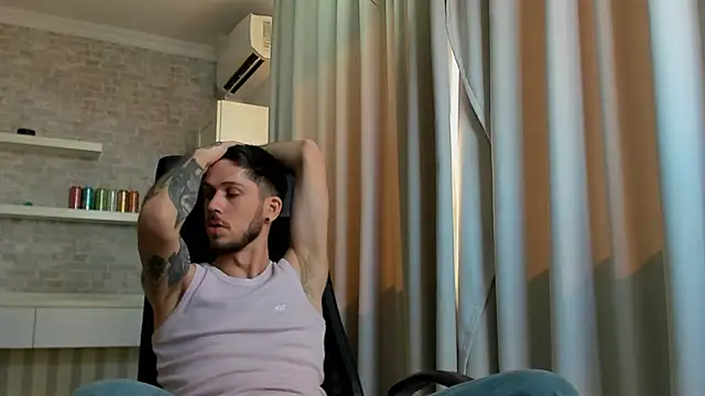 XXX chat uživo modela JonahShaw