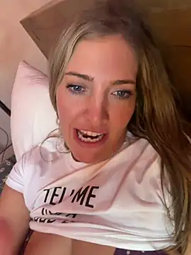 hollyharmd's Live XXX Chat