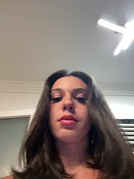 RedAssHottie Adlı Modelin Canlı XXX Sohbeti