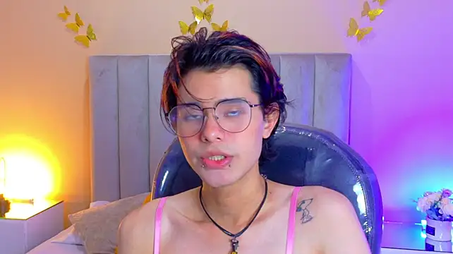 Derek_Sinn Adlı Modelin Canlı XXX Sohbeti
