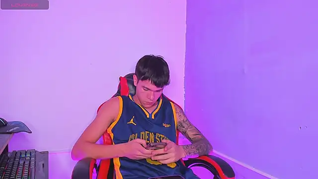 Chatroom XXX en direct de WhyNotDestroy