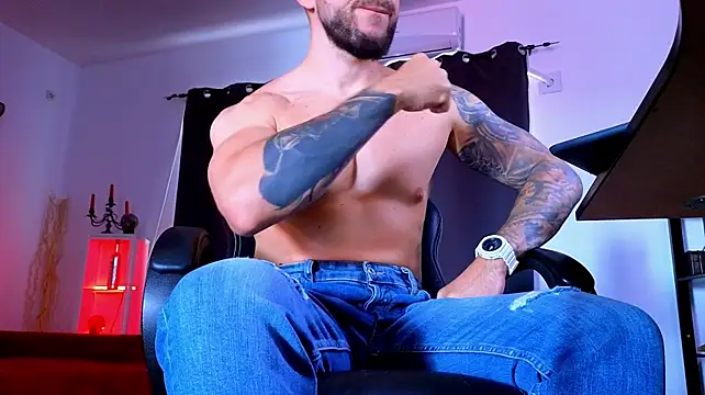 MightyAaron66 Adlı Modelin Canlı XXX Sohbeti