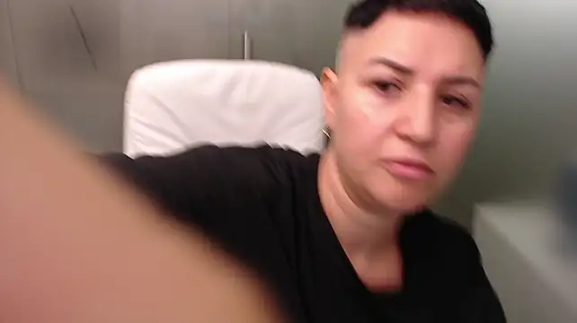 Amy--Office live XXX chat