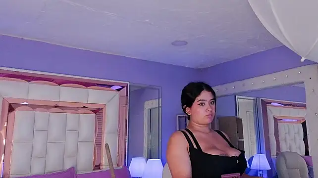 scarlette_15_ Adlı Modelin Canlı XXX Sohbeti