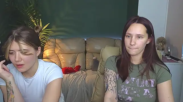 HotCaramellsTV Adlı Modelin Canlı XXX Sohbeti