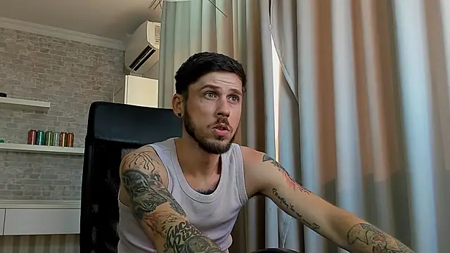 Chat XXX en directo de JonahShaw
