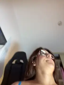 צ'אט XXX בשידור חי של CallMeMia_