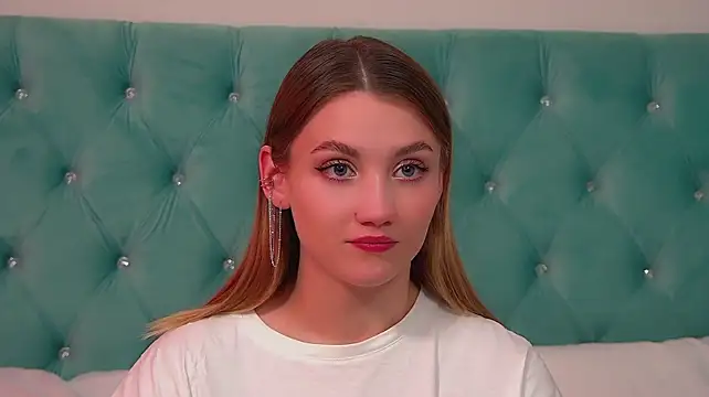 StacyEvances Adlı Modelin Canlı XXX Sohbeti