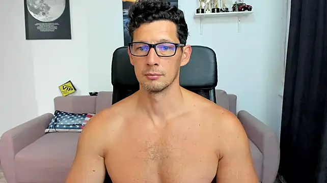 BrutusK08 Adlı Modelin Canlı XXX Sohbeti