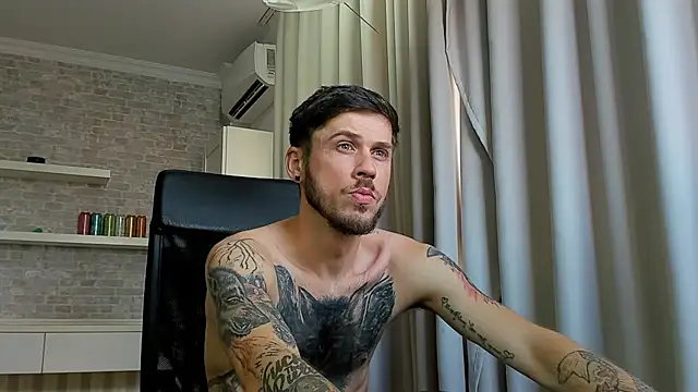 JonahShaw Show in webcam