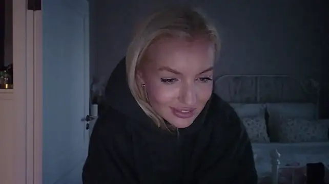 MauiBee Live XXX Chat