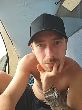 Simonshakeloveass Live XXX-Chat