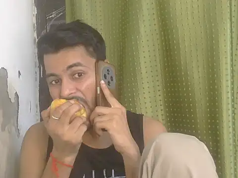 แชท XXX สดของ Stubborndesiboy