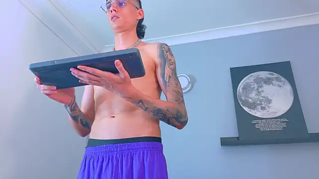 צ'אט XXX בשידור חי של BryanGrey__