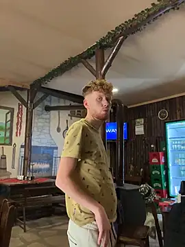 XXX chat uživo modela midnightboys99