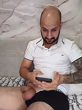 Chatroom XXX en direct de LorenzoCapone69