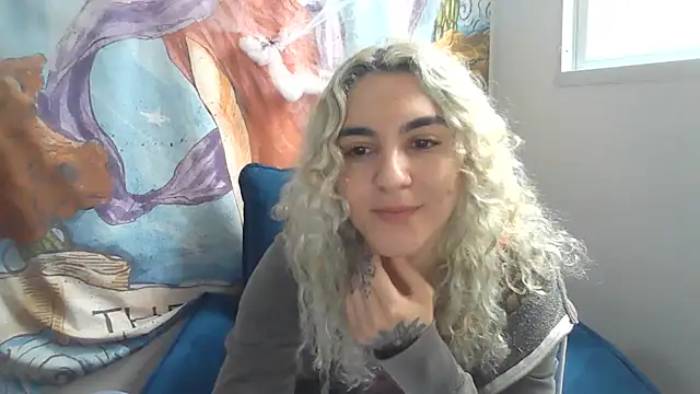 Apofenia Adlı Modelin Canlı XXX Sohbeti