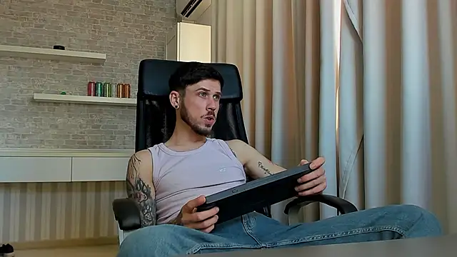 JonahShaw Live XXX-chat