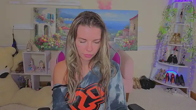 XXX chat uživo modela Real_Tini