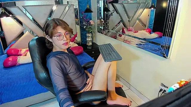 XXX chat uživo modela Jav_Frank