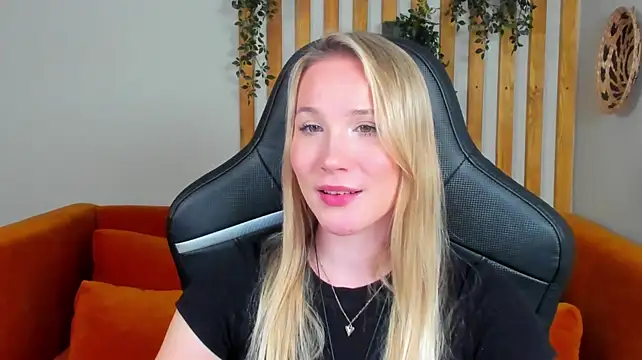 ElaraVoltage's Live XXX Chat