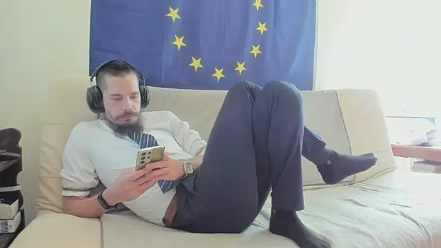 viraglaci18@xh élő XXX-chatje