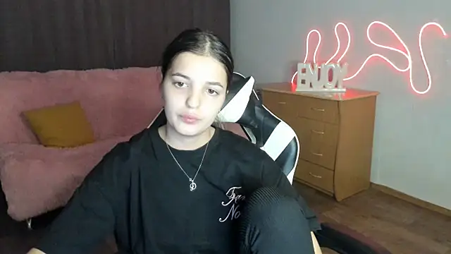 ChicGirl Adlı Modelin Canlı XXX Sohbeti