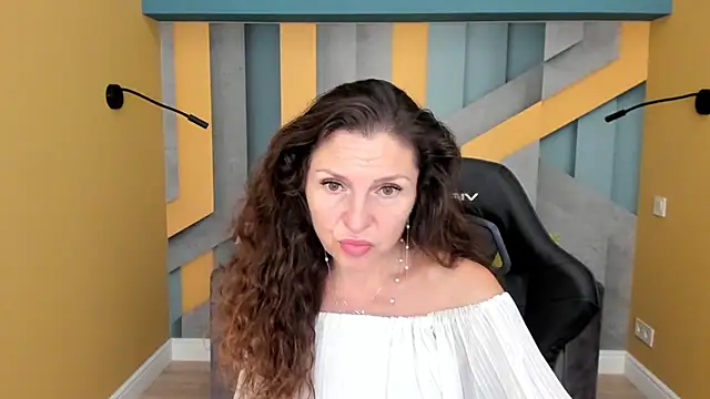 EllaLong's Live XXX Chat