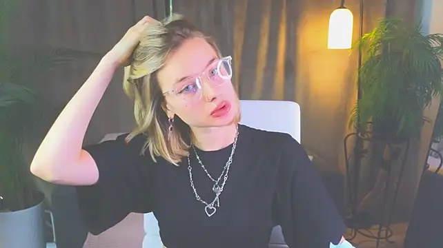 NoraMoreau live XXX chat