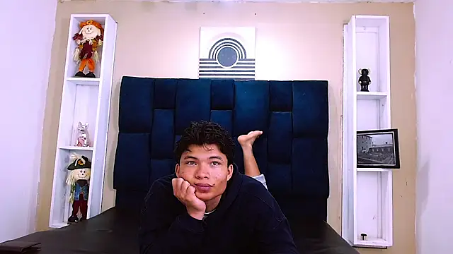 GoldenBoy_23 Chat XXX live