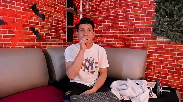Chat +18 de Tony_Zackk1 ao vivo