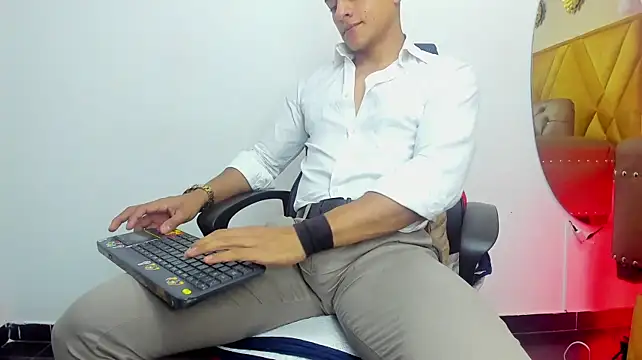 Chat +18 de Lucii__ferr ao vivo